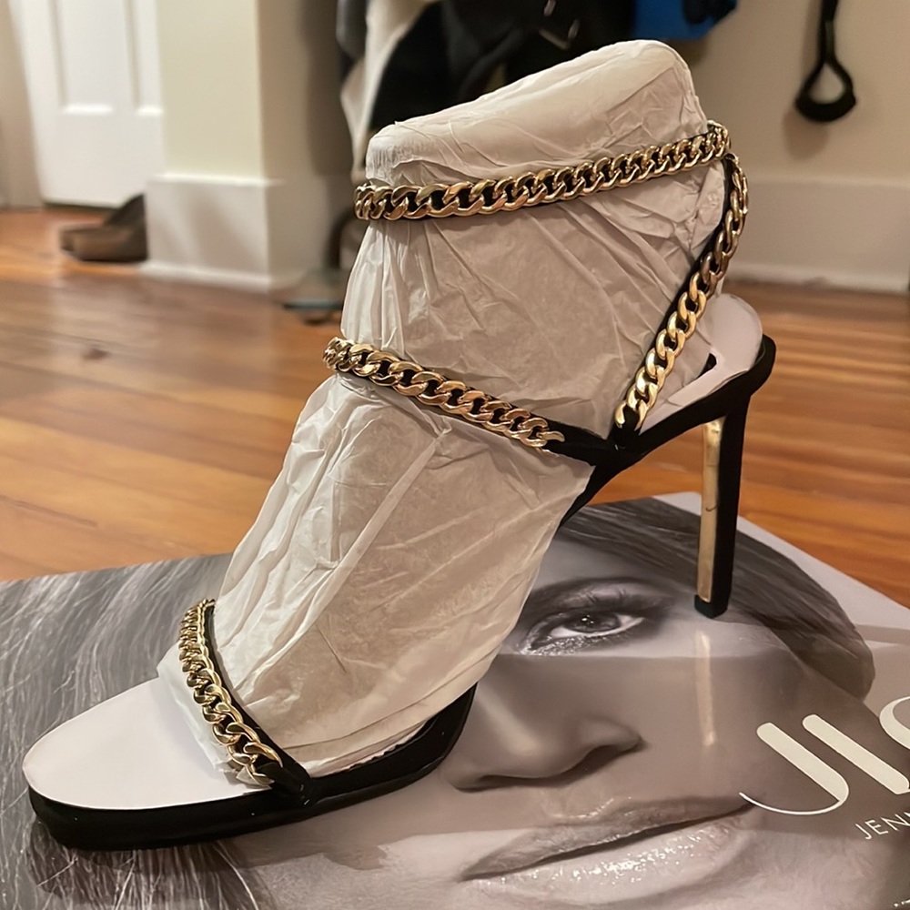 Size 8 JLO Doninque heels in black
